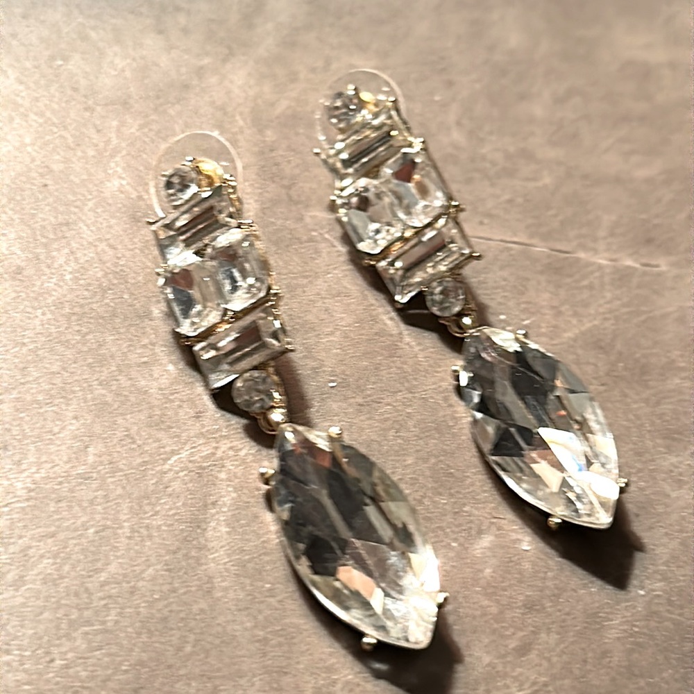 Gorgeous dramatic pierced earrings gold tone large